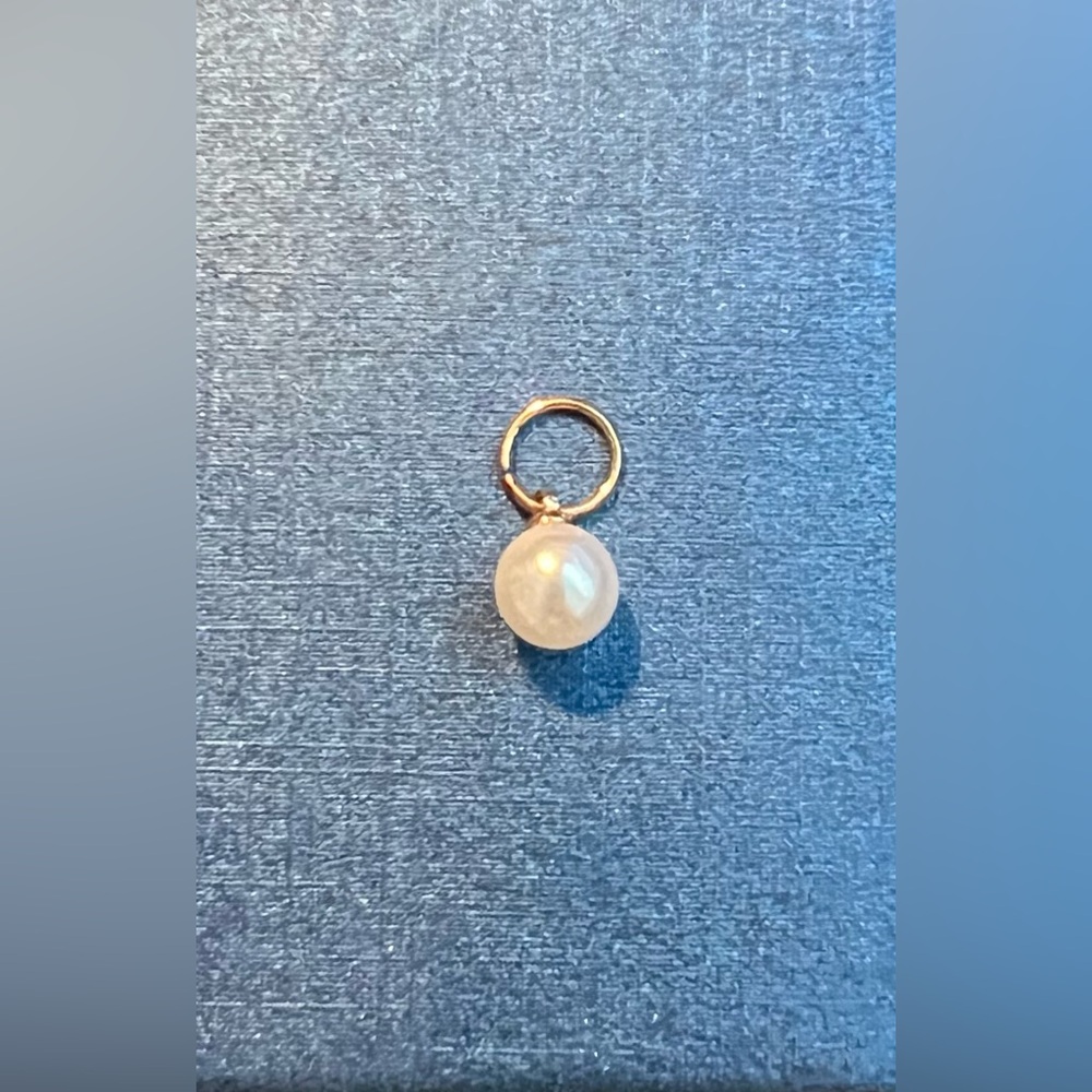 Elegant pearl-like charm
